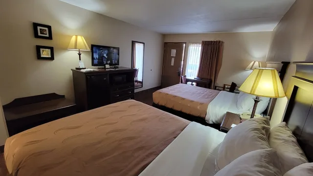 Efficiency, 2 Double Beds، Quality Inn West-Branson Theatre District 5/7