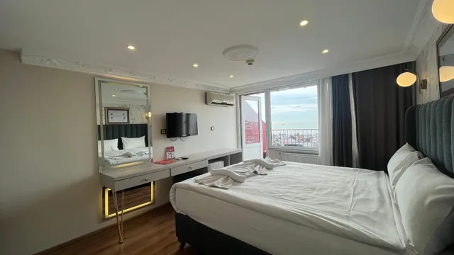غرفة بسرير مزدوج بإطلالة على البحر بشرفة، Tulip House 1/1