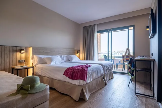 غرفة سوبيريور مفردة، California Palace Hotel 2/7