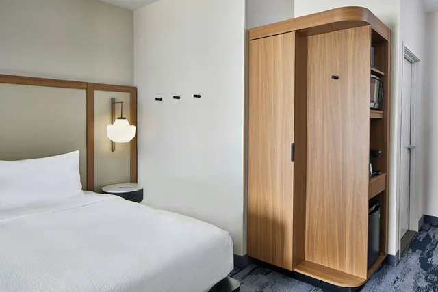 جناح بسرير كينج مع أريكة لذوي الإعاقة، Fairfield By Marriott Inn & Suites Cornelia 2/2
