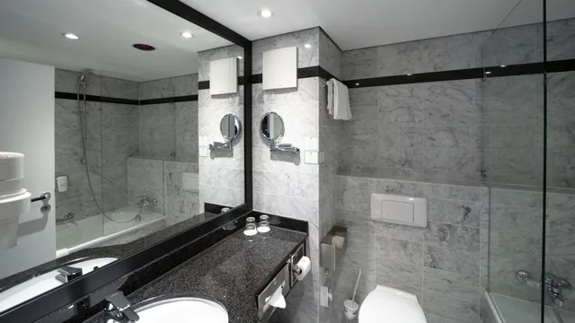 غرفة قياسية بسرير كوين مع أريكة، Holiday Inn Berlin Airport Conference Centre Formerly Holiday Inn Berlin International Airport 10/10