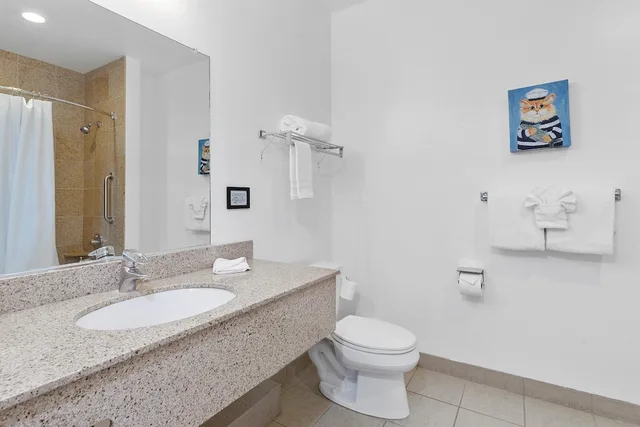 Captains Quarter، Beach House Inn & Suites 2/2