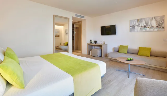 Junior Suite, Superior, Twin Beds, Hotel Sabina & Suites 2/5
