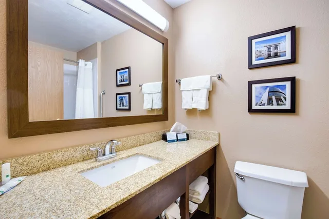 غرفة بسرير كوين لذوي الإعاقة، Quality Inn I-70 Near Kansas Speedway 10/10