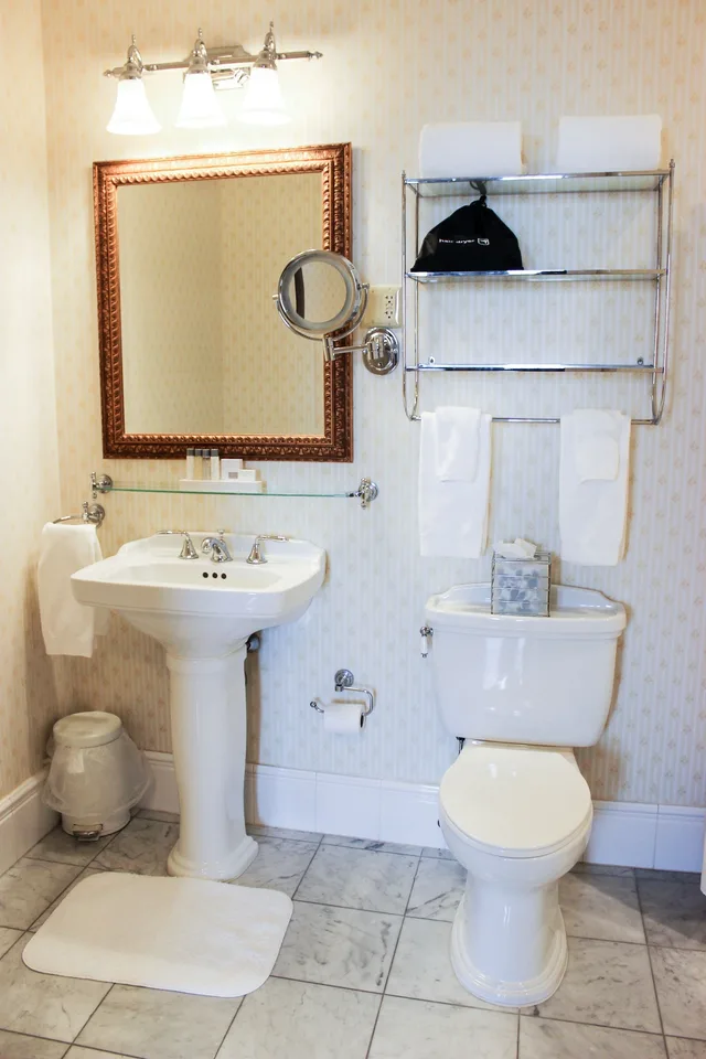 غرفة قياسية بسرير كوين، Hotel Providence Trademark Collection By Wyndham 3/3