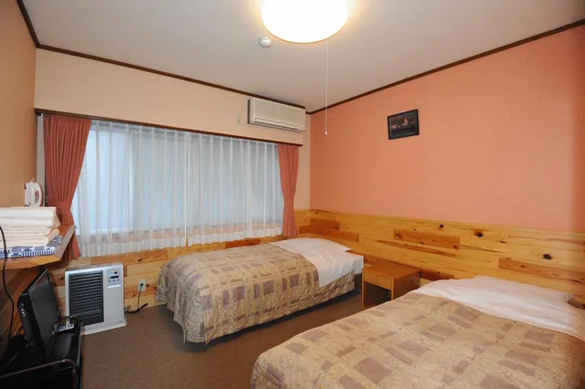 Western, Twin Beds, Bathtub, Turtle Inn Nikko 1/1