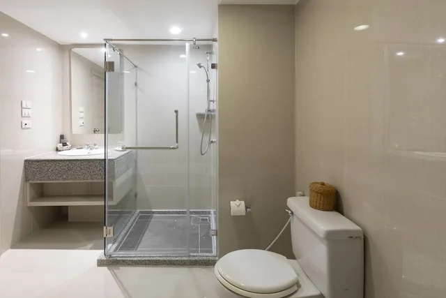 جناح بسرير كينج وسريرين منفصلين بغرفتي نوم، Classic Kameo Hotel and Serviced Apartments, Sriracha 3/3