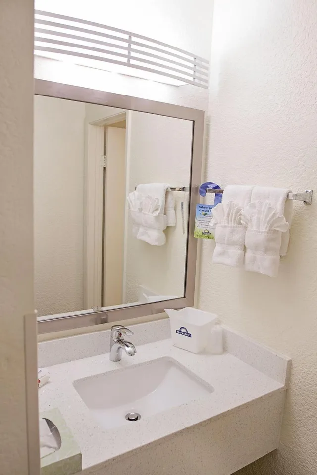غرفة بسرير كوين في الطابق العلوي، Days Inn by Wyndham Greenville SC 3/3