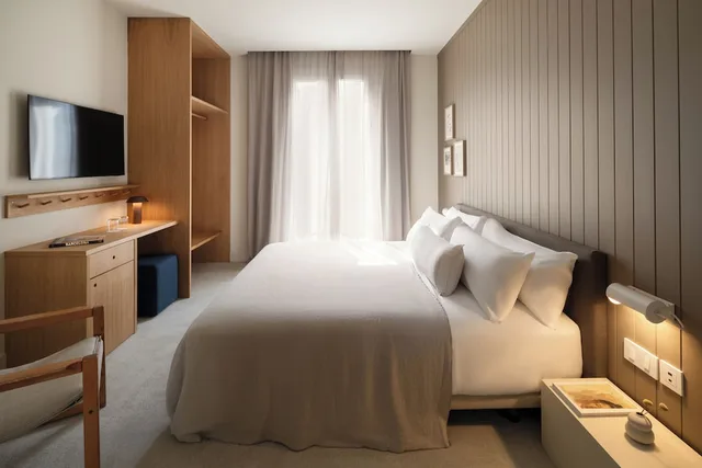 Design, Queen Bed, Balcony، Hotel Barbara 3/4