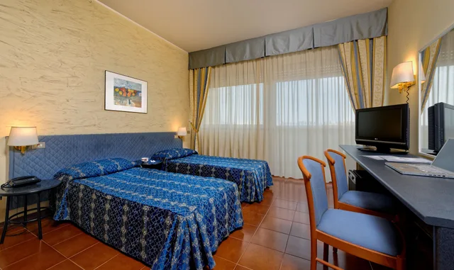 Family, Triple, 1 Double and 1 Single Bed, JR Hotels Gate 7 Bologna 4/7