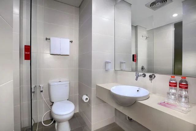 Deluxe, Queen Bed, favehotel Sudirman Bojonegoro 3/4