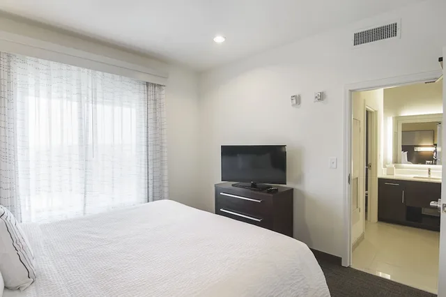 جناح بسرير كينج بغرفة نوم واحدة مع أريكة، Residence Inn Denton 1/4