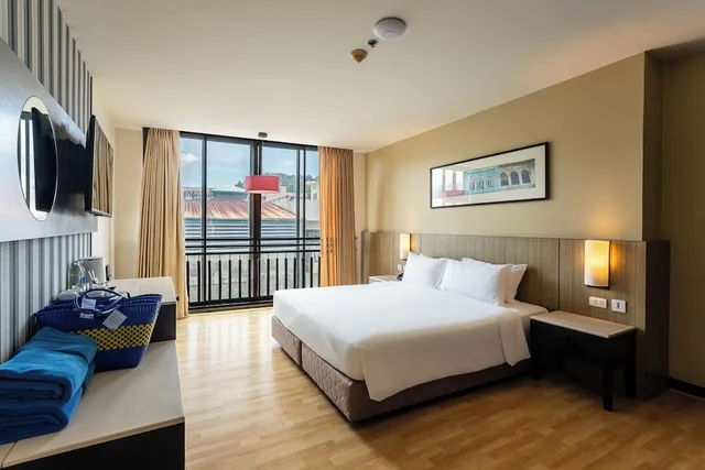 غرفة عائلية بسرير مزدوج وسرير بطابقين، Deevana Plaza Phuket Patong 1/5