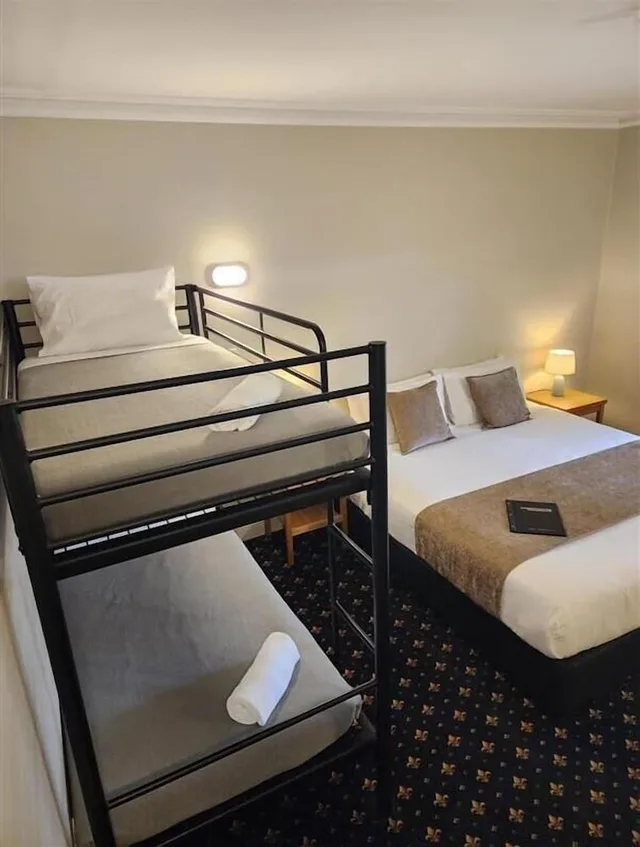 غرفة عائلية بسرير كينج وأسرّة بطابقين، Sovereign Hill Hotel 2/5