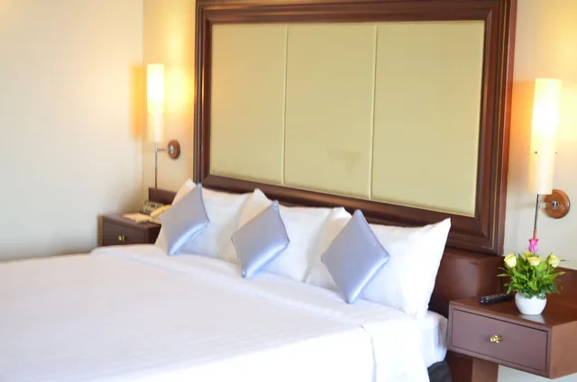 جناح جونيور بسرير كينج بإطلالة على النهر، Cambodiana Hotel 6/10