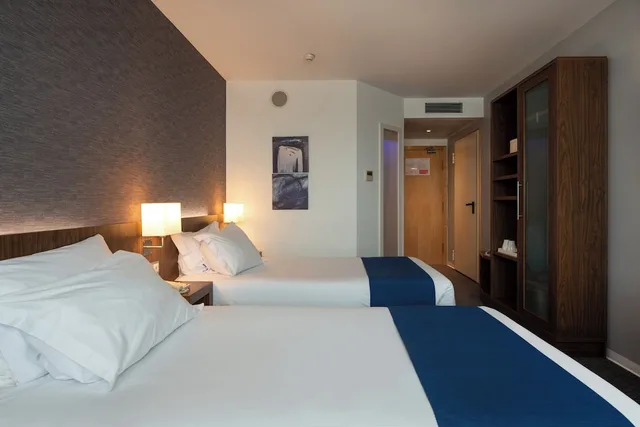 غرفة قياسية بسريرين منفصلين، HOLIDAY INN EXPRESS LISBON AIRPORT 4/8