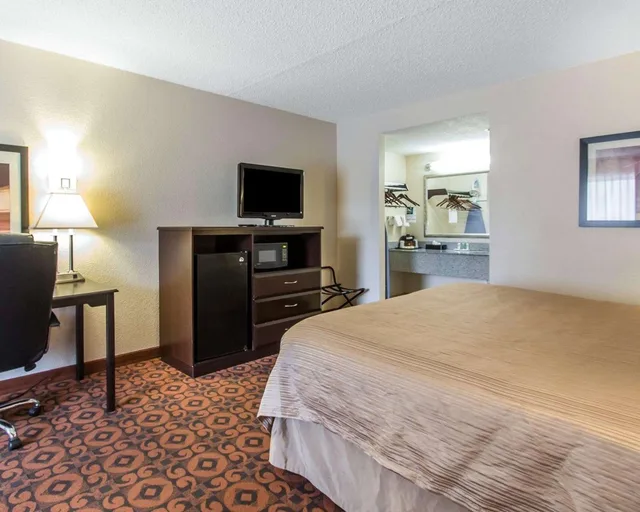 غرفة بسرير كينج للمدخنين، Motel6 Oklahoma City, OK - Fairgrounds West 3/4