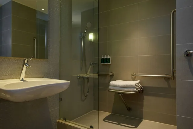 غرفة بسرير كينج بإطلالة على المدينة، Courtyard Santiago Las Condes 5/5