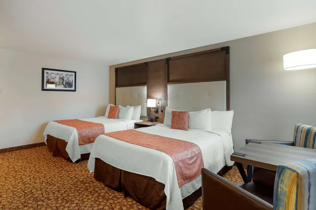 غرفة قياسية بسريرين كوين، Best Western Plus Mill Creek Inn 2/5