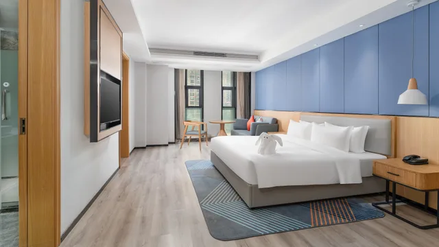 Standard, King Bed, Extra Floor Space، Holiday Inn Express Huangshi Cihu Lake 1/3