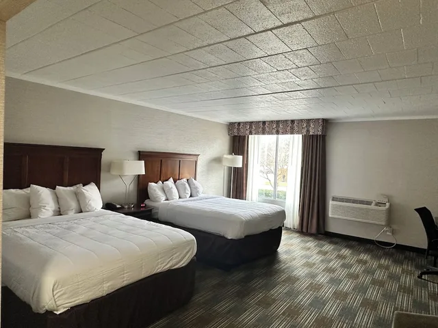 جناح بسريرين كوين مع أريكة، Quality Inn Bath NY 1/1