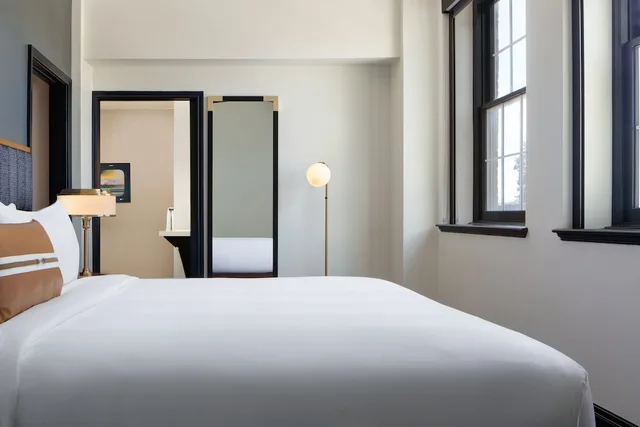 جناح بسرير كينج، LaSalle Boutique Hotel 1/3