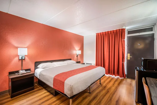 غرفة بسرير كينج لغير المدخنين، Motel6 Henderson, TX 4/10