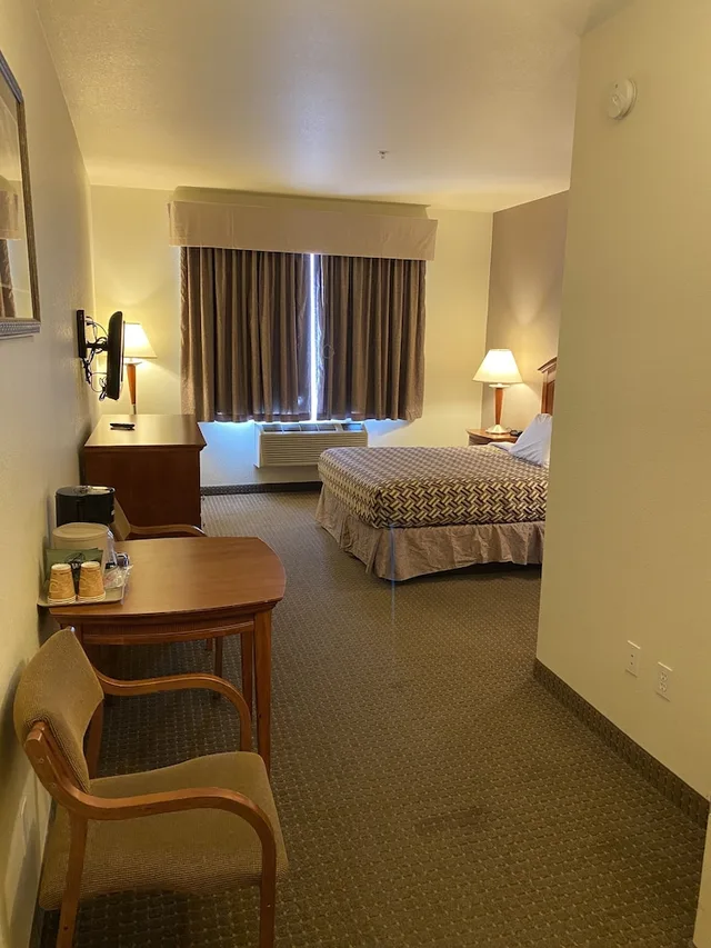 غرفة بسرير كوين لذوي الإعاقة، A Riverside Inn Travelodge by Wyndham 1/10
