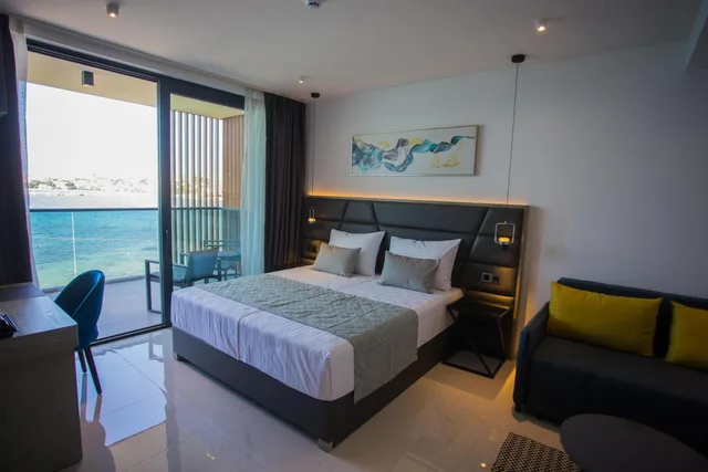 Luxury, Double Bed, Sea View, Terrace, Liberty Plaza 2/10