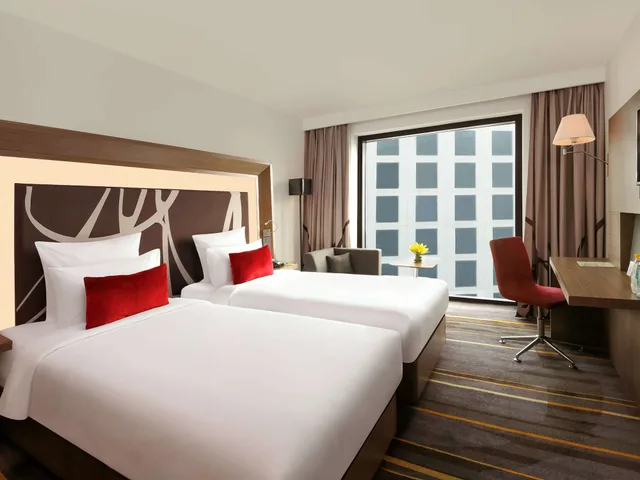 غرفة قياسية بسريرين منفصلين، Novotel New Delhi Aerocity 3/10
