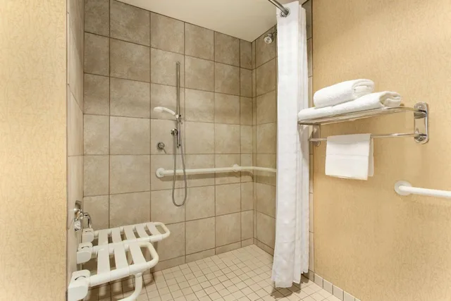 جناح بسرير كوين مع أريكة لذوي الإعاقة، Homewood Suites By Hilton San Diego Airport Liberty Station 6/6