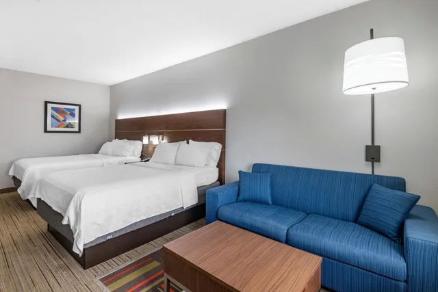 غرفة قياسية بسرير كوين مع أريكة، Holiday Inn Express Charlotte West - Gastonia, an IHG Hotel 4/7