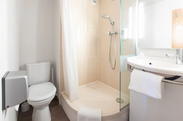 Standard, Double Bed, B&B Hotel Saint Malo Centre 2/2