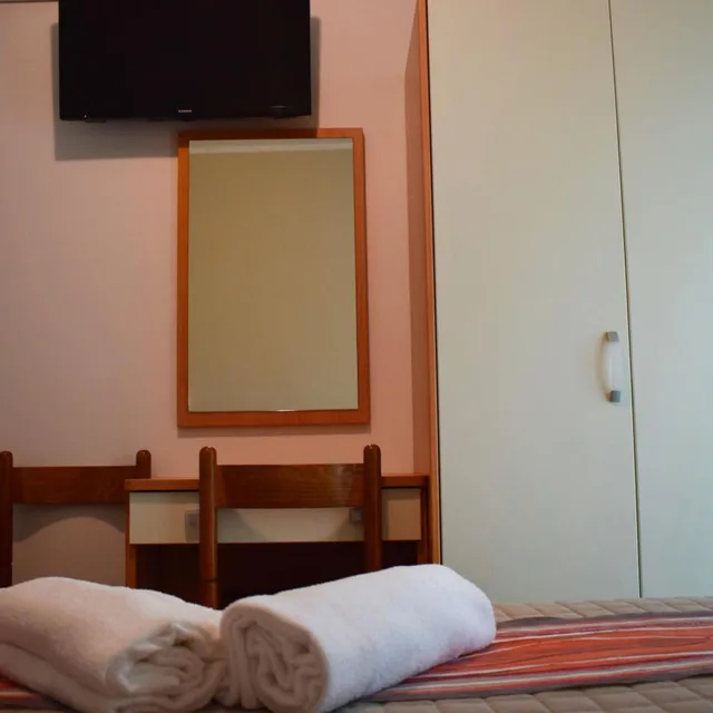 غرفة ثلاثية، Hotel Arno 1/5