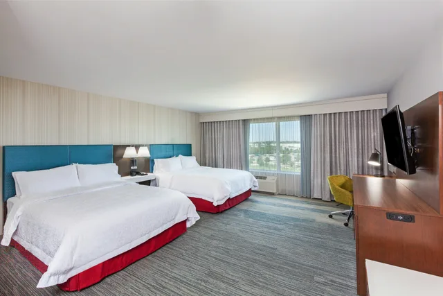 غرفة بسريرين كوين لذوي الإعاقة، Hampton Inn Gardner Conference Center 1/3