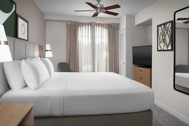1 Bedroom, Suite, King Bed, Kitchen, STAYBRIDGE SUITES COLUMBIA 3/5