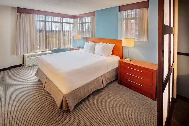 غرفة بسريرين كوين مع أريكة لذوي الإعاقة، Hyatt Place Madison Downtown 6/10