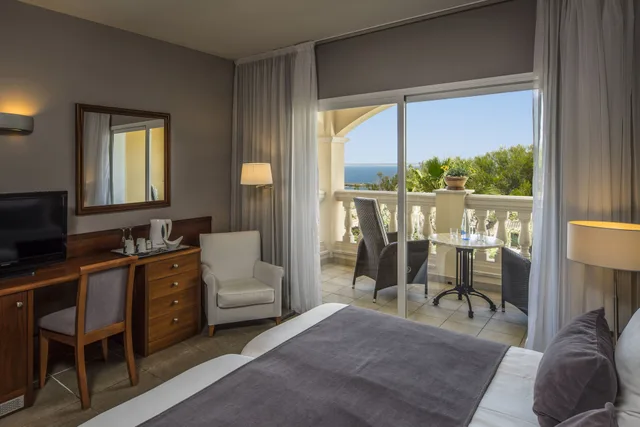 غرفة سوبيريور بسرير كوين بإطلالة على البحر بشرفة، HOTEL VILLA CHIQUITA 10/10