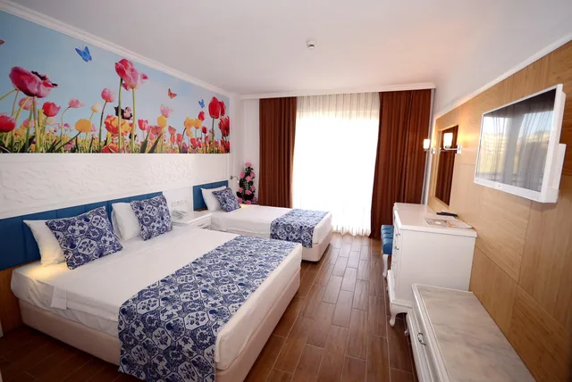 غرفة عائلية، Eftalia Village 2/4