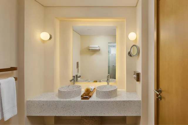 غرفة بسرير كينج بإطلالة جزئية على البحر، Sheraton Miramar Resort El Gouna 9/10