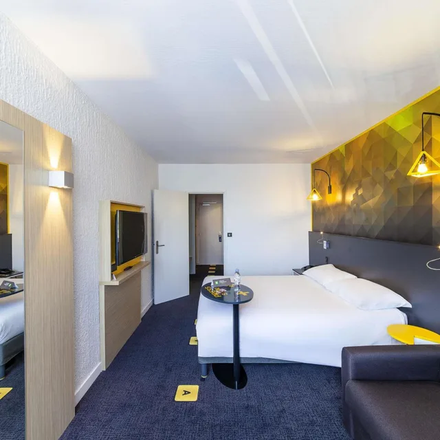 Family, Double Bed, Sofa, ibis Styles Poitiers Nord 1/4