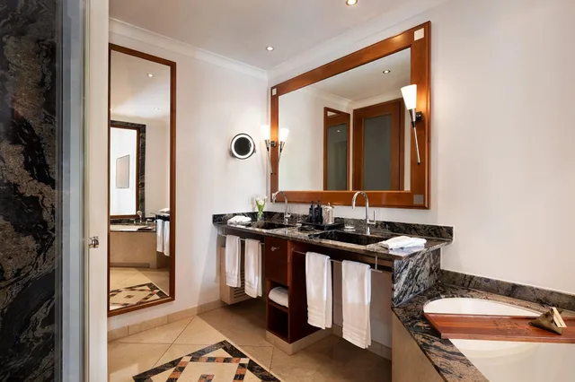 جناح جونيور بإطلالة على البحر، St Regis Mardavall Mallorca Resort 5/6