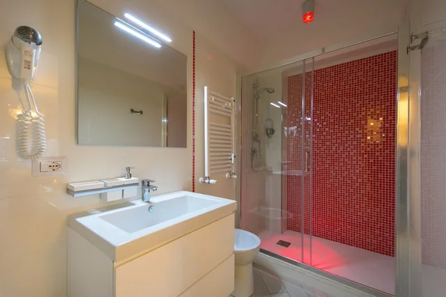جناح رومانسي بسرير كينج بحوض جاكوزي، Suites Roma Tiburtina 2/2