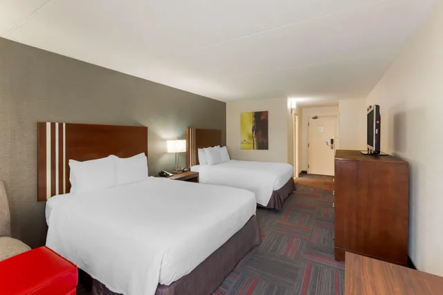 غرفة رباعية بسريرين، Best Western Plus Toronto Airport Hotel 4/5
