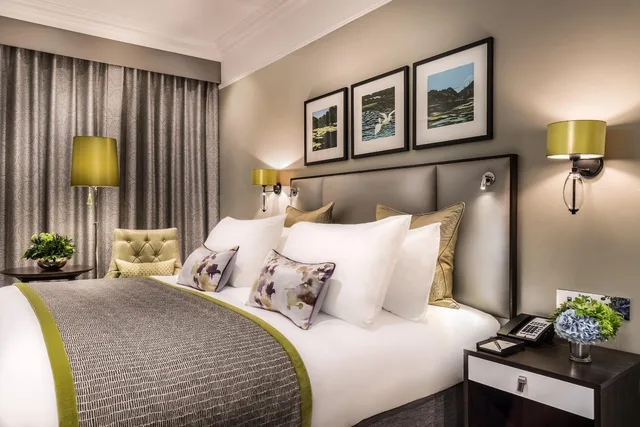غرفة بريميوم عائلية، St James Court A Taj Hotel 2/3