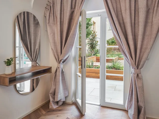 جناح استوديو سوبيريور بسرير كينج مع أريكة، Hotel Modra Ruze 3/5
