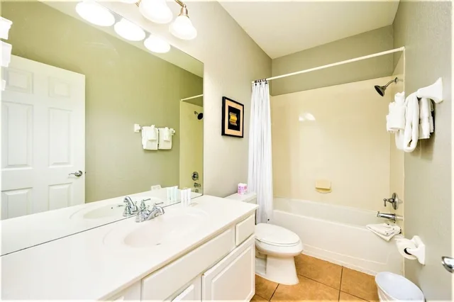 3 Bedrooms, Town House, King and Twin Beds, Queen Bed، Vista Cay Resort by Millenium 5/6