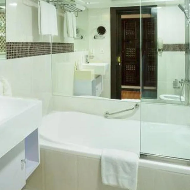 1 Bedroom, Suite, King Bed, Arabian Courtyard Hotel & Spa 4/4
