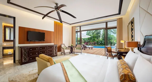 1 Bedroom, Suite, Lagoon View, Balcony، The St Regis Sanya Yalong Bay Resort 1/2