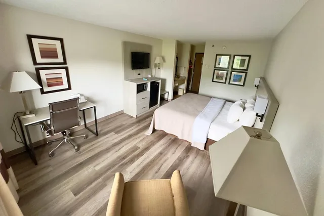 غرفة قياسية بسرير كينج، Quality Inn East Liverpool - Calcutta 10/10